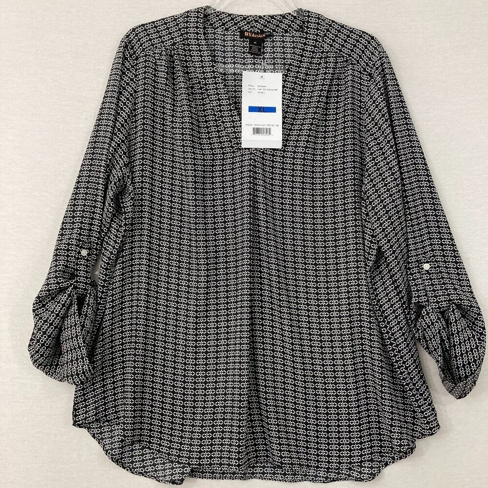 New By Design XL Black White Geometric Print V‎ Neck Rolled Tab Blouse Office